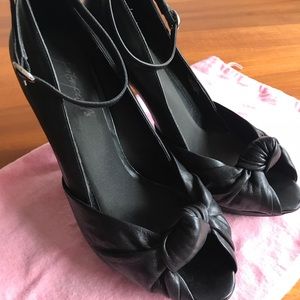 Classy knotted peep toe heels